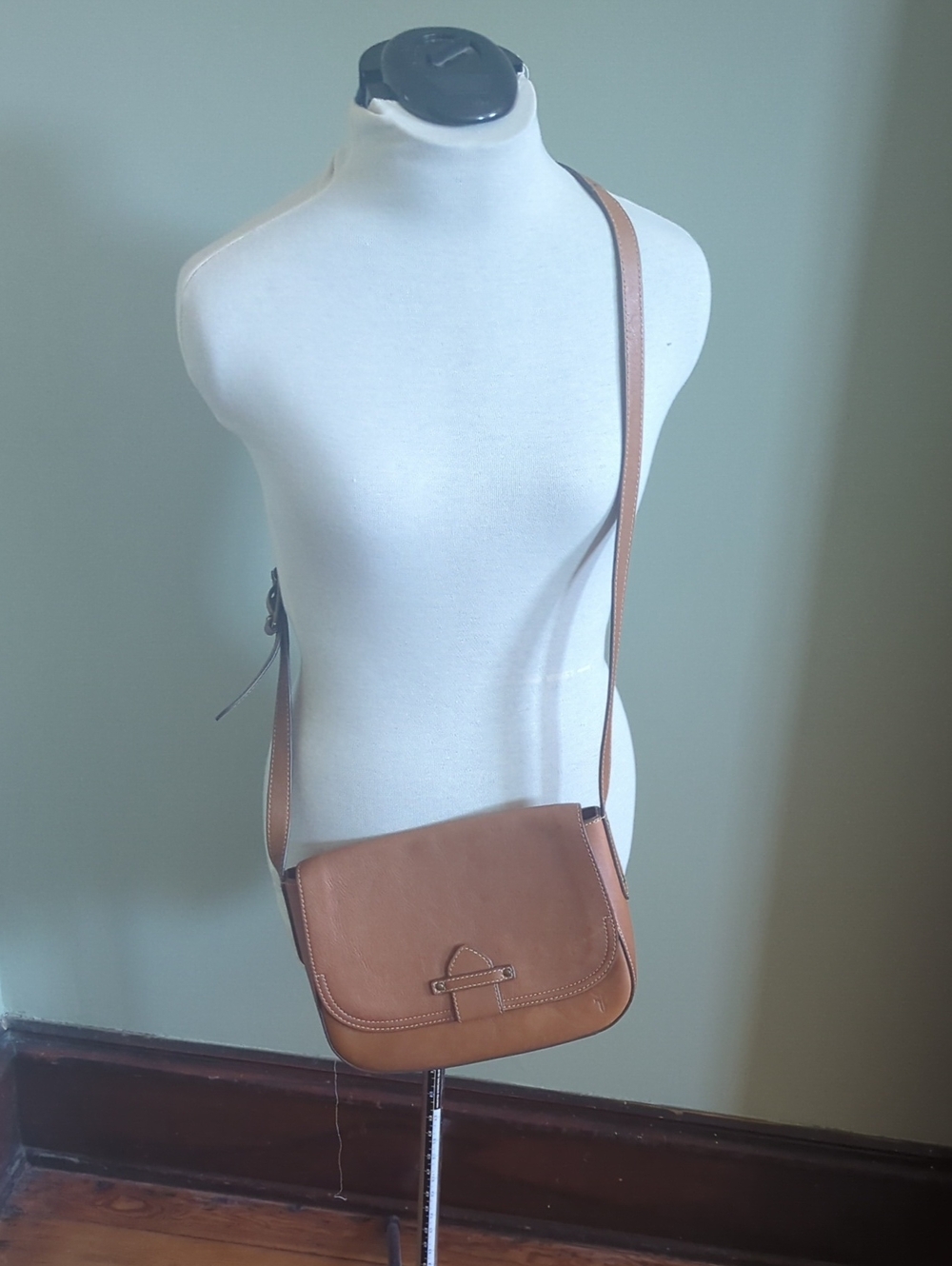Frye Olivia crossbody bag, Cognac leather, excellent condition